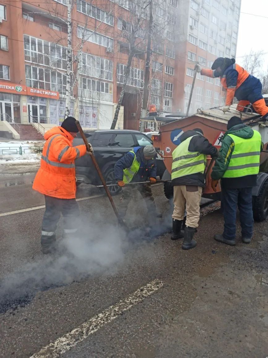 В Коминтерновском районе продолжается зимний ямочный ремонт дорожного полотна В Коминтерновском районе продолжается зимний ямочный ремонт дорожного полотна