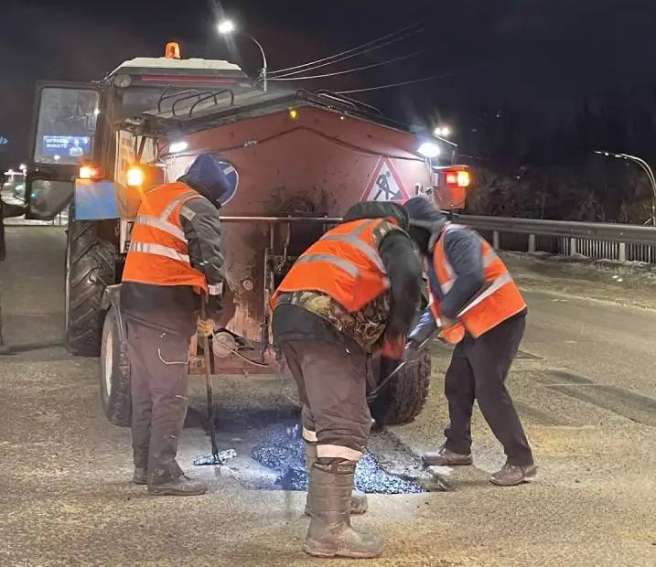 Независимо от сезона: в Центральном районе продолжается ремонт дорог Независимо от сезона: в Центральном районе продолжается ремонт дорог