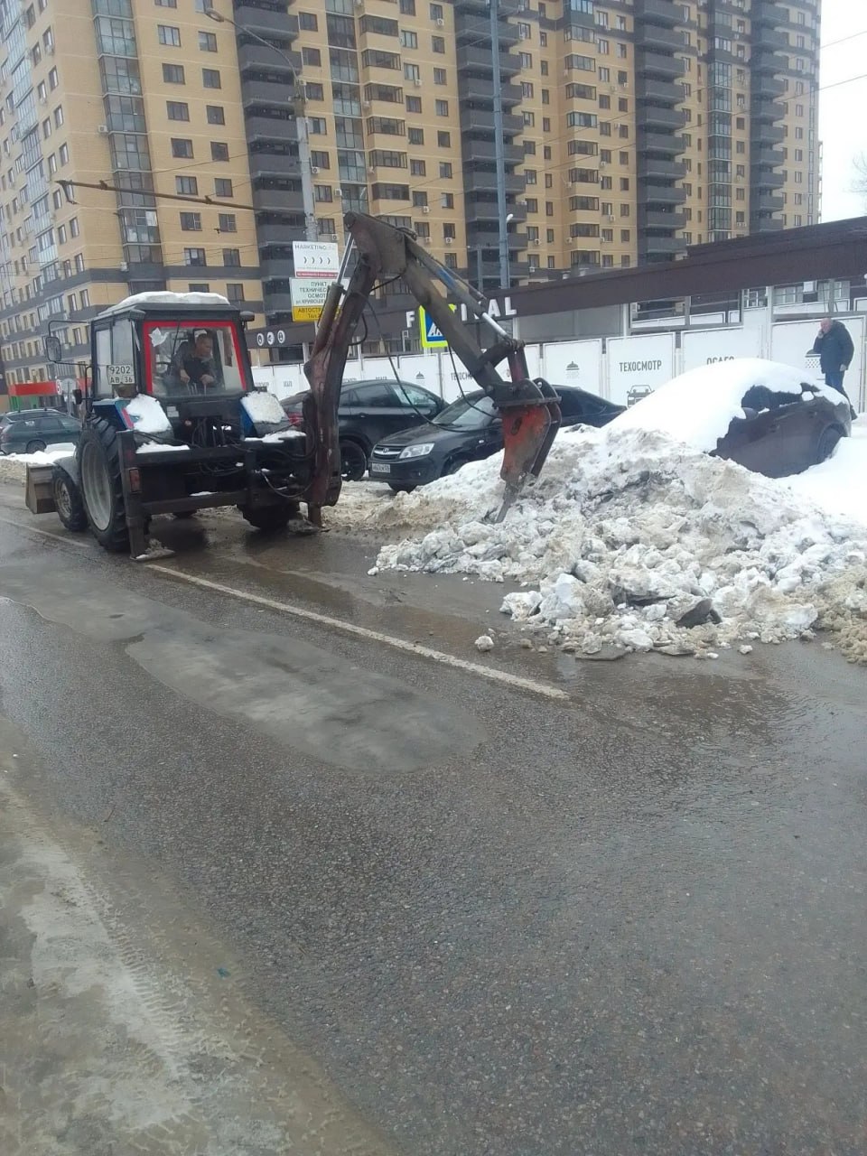 В Ленинском районе больше месяца пытаются ликвидировать последствия коммунальной аварии В Ленинском районе больше месяца пытаются ликвидировать последствия коммунальной аварии