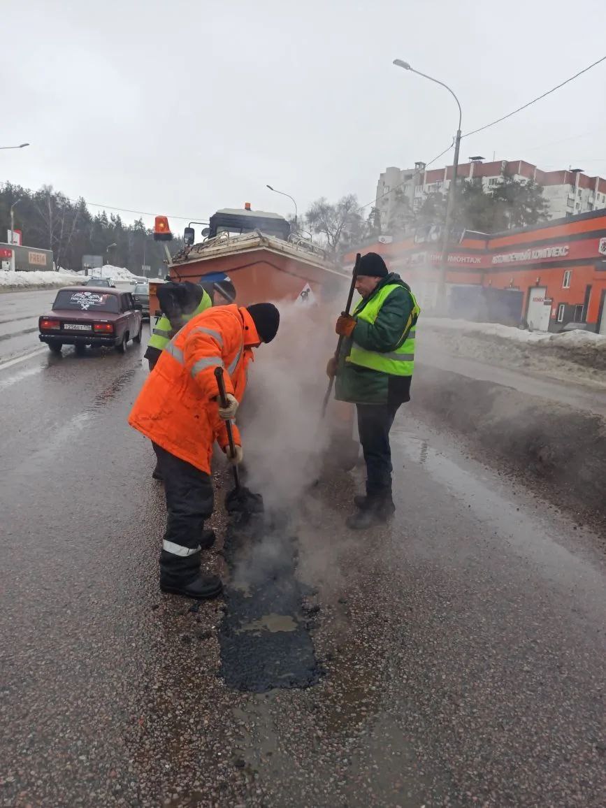 В Коминтерновском районе продолжается зимний ямочный ремонт дорожного полотна В Коминтерновском районе продолжается зимний ямочный ремонт дорожного полотна