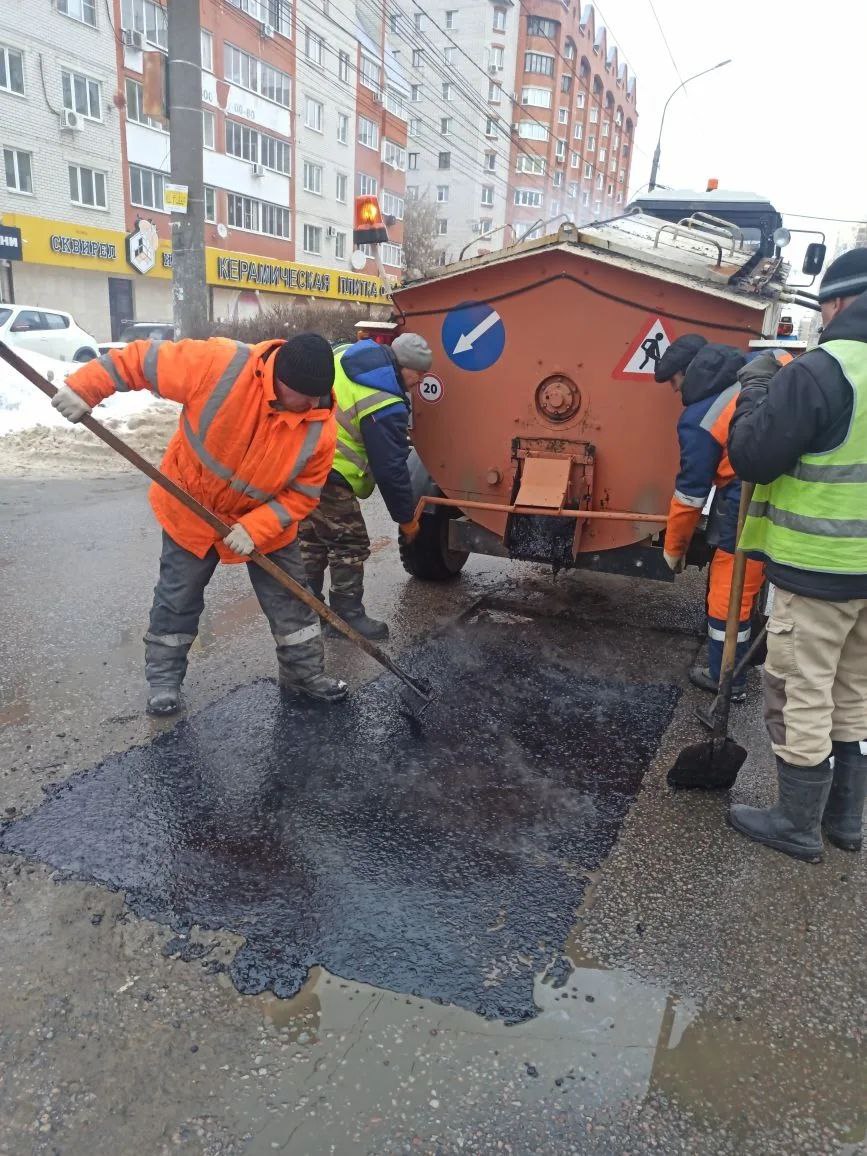 В Коминтерновском районе продолжается зимний ямочный ремонт дорожного полотна В Коминтерновском районе продолжается зимний ямочный ремонт дорожного полотна