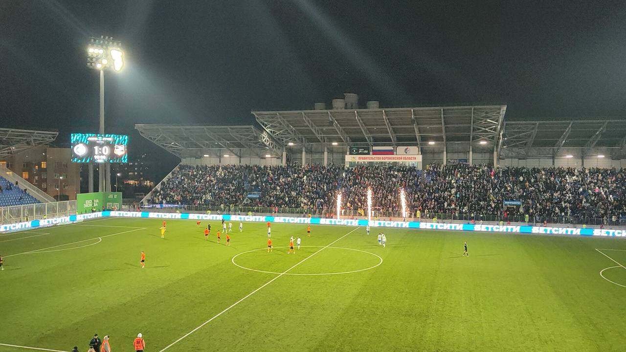 Александр Гусев: Более 8 тысяч болельщиков пришли сегодня на трибуны нашего стадиона, чтобы поприветствовать возвращение "Факела" после зимней паузы Александр Гусев: Более 8 тысяч болельщиков пришли сегодня на трибуны нашего стадиона, чтобы поприветствовать возвращение "Факела" после зимней паузы