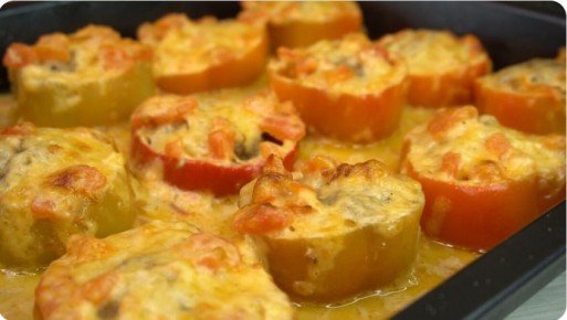 Как быстро и вкусно приготовить ужин: запеченные фаршированные перцы с картофельным пюре