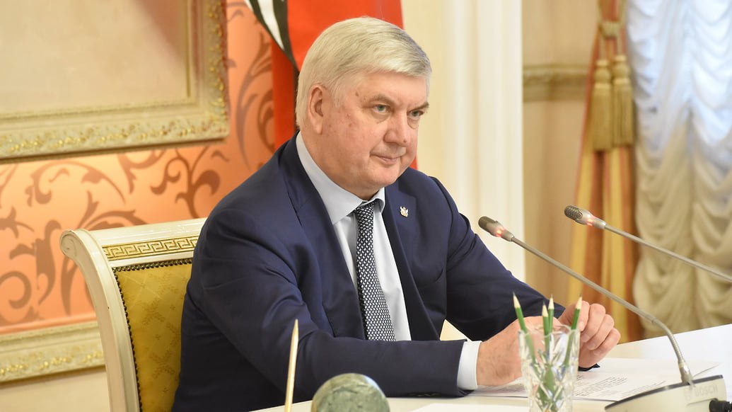 Губернатор призвал воронежцев поддержать земляка в голосовании премии «Служение»