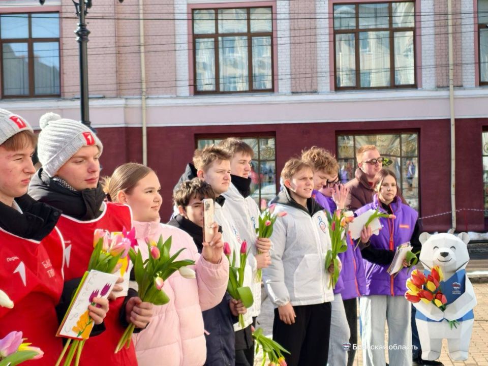 В Международный женский день активисты и сторонники Единой России организовали поздравления по всей стране
