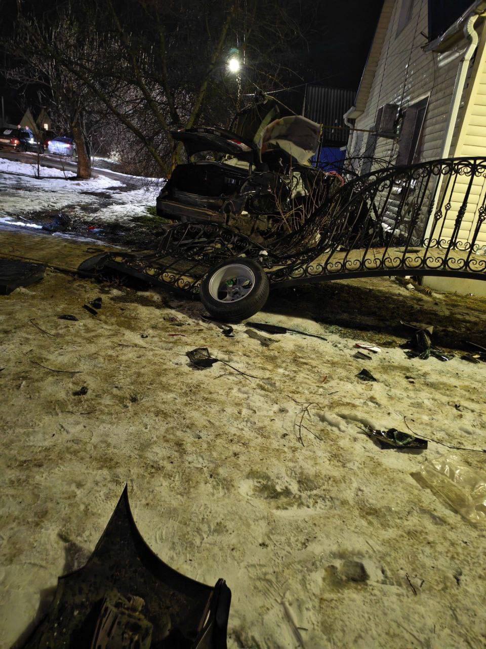 В Бутурлиновке Hyundai врезался в жилой дом