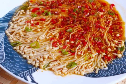 Необычное сочетание: Грибы эноки с чесночным соусом