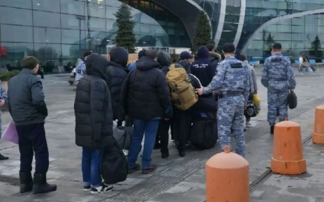 Судебные приставы принудительно отправили на родину 16 иностранных граждан