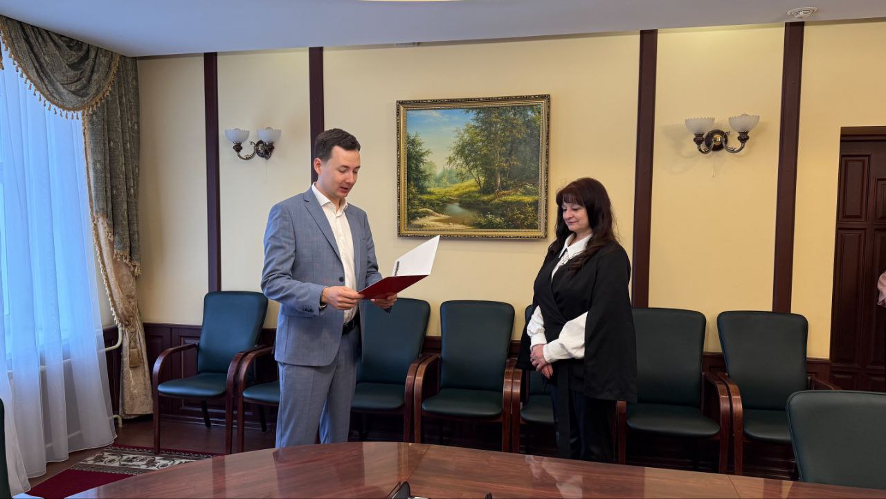 В Воронеже депутат Михин Максим поздравил работников ЖКХ с профессиональным праздником В Воронеже депутат Михин Максим поздравил работников ЖКХ с профессиональным праздником