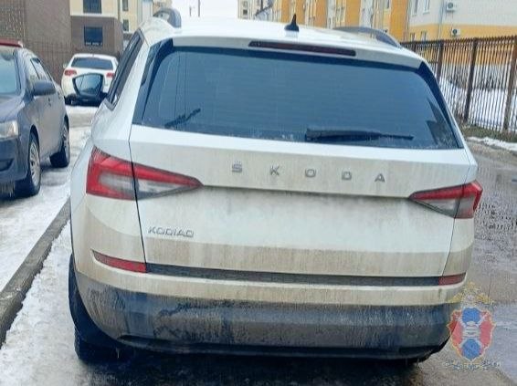 В городе Лиски сотрудники Госавтоинспекции привлекли к ответственности недобросовестного водителя, устроившего стоянку на тротуаре