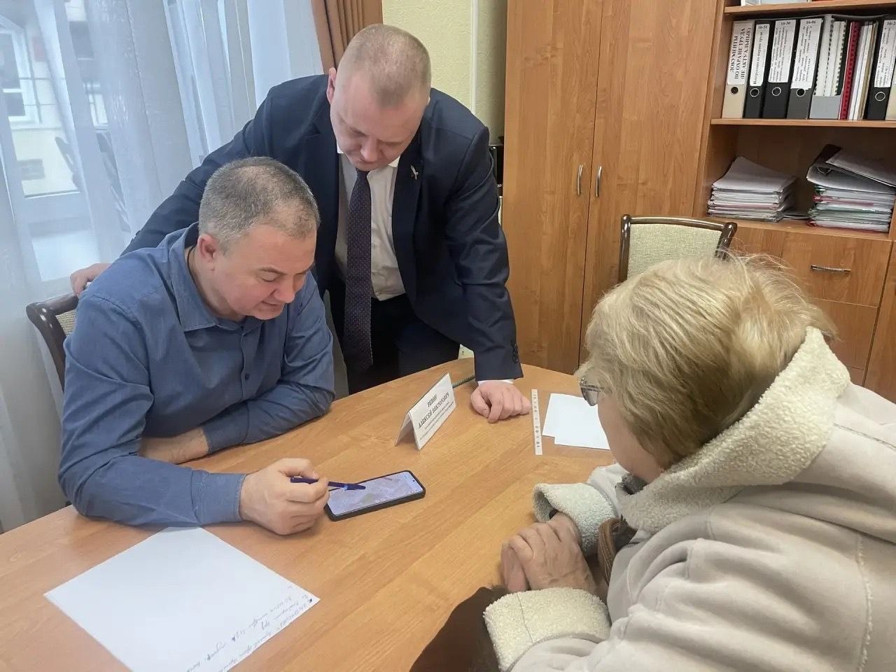 Не волшебник, но помогу»: депутат Валерий Данилов провёл приём граждан в управе Ленинского района Не волшебник, но помогу»: депутат Валерий Данилов провёл приём граждан в управе Ленинского района