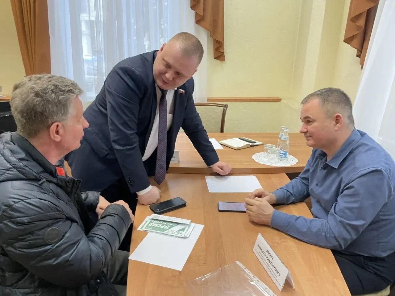 Не волшебник, но помогу»: депутат Валерий Данилов провёл приём граждан в управе Ленинского района Не волшебник, но помогу»: депутат Валерий Данилов провёл приём граждан в управе Ленинского района