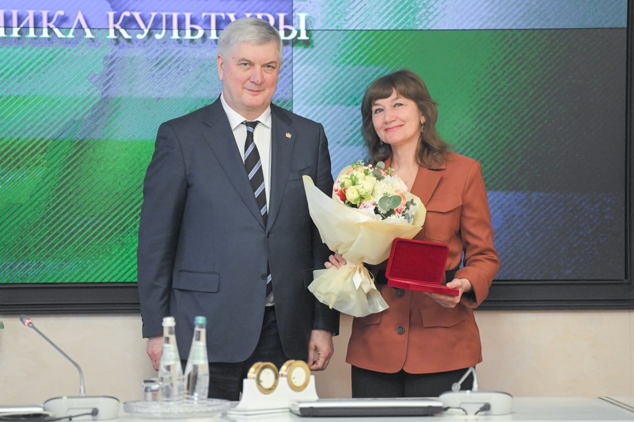 Александр Гусев вручил награды работникам сферы культуры Александр Гусев вручил награды работникам сферы культуры