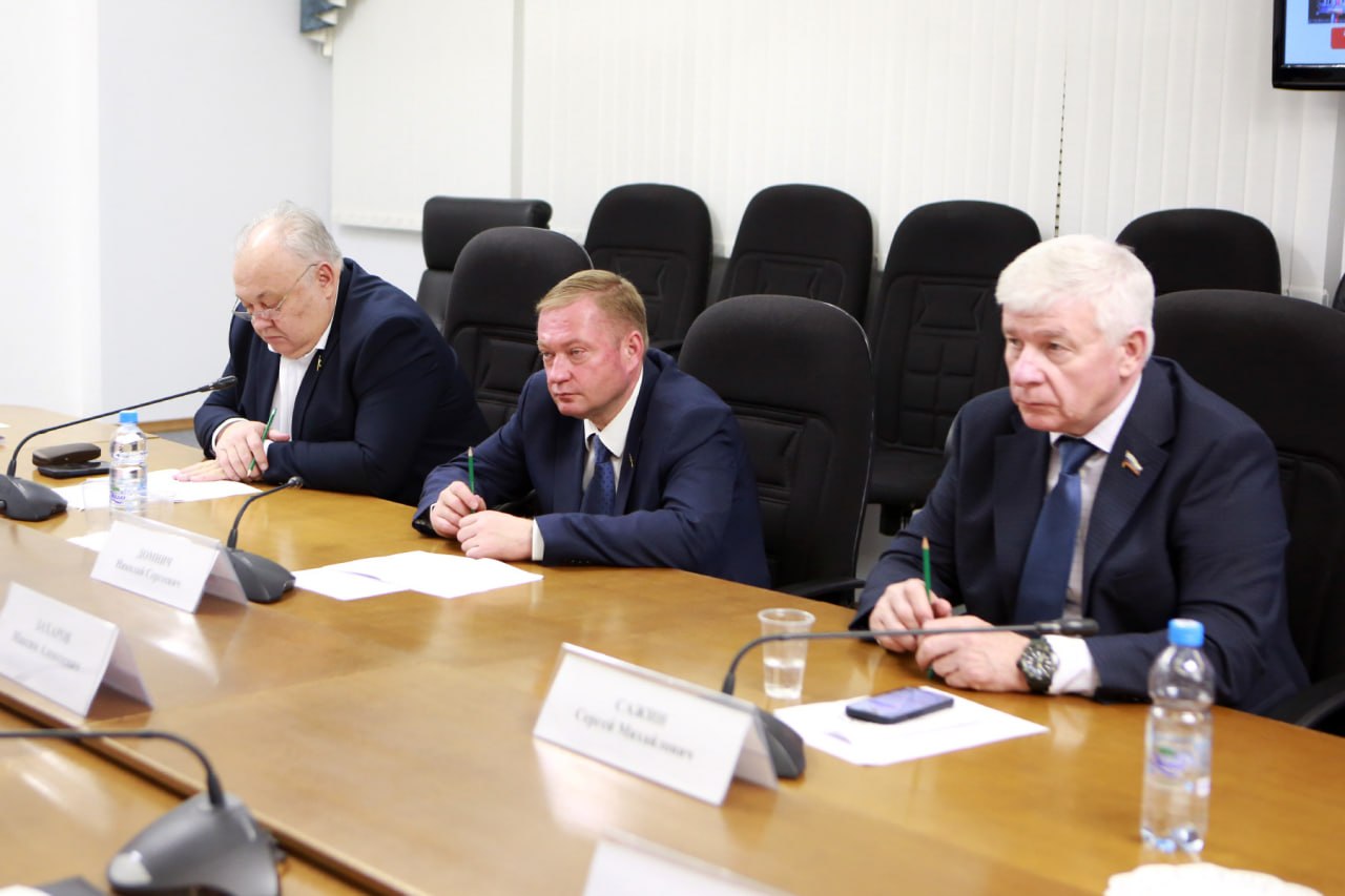 Промышленный потенциал области и развитие дорожно-транспортной инфраструктуры обсудили в региональном парламенте Промышленный потенциал области и развитие дорожно-транспортной инфраструктуры обсудили в региональном парламенте