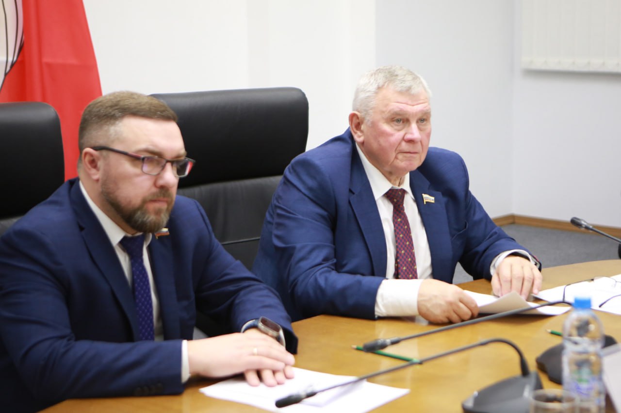 Промышленный потенциал области и развитие дорожно-транспортной инфраструктуры обсудили в региональном парламенте Промышленный потенциал области и развитие дорожно-транспортной инфраструктуры обсудили в региональном парламенте