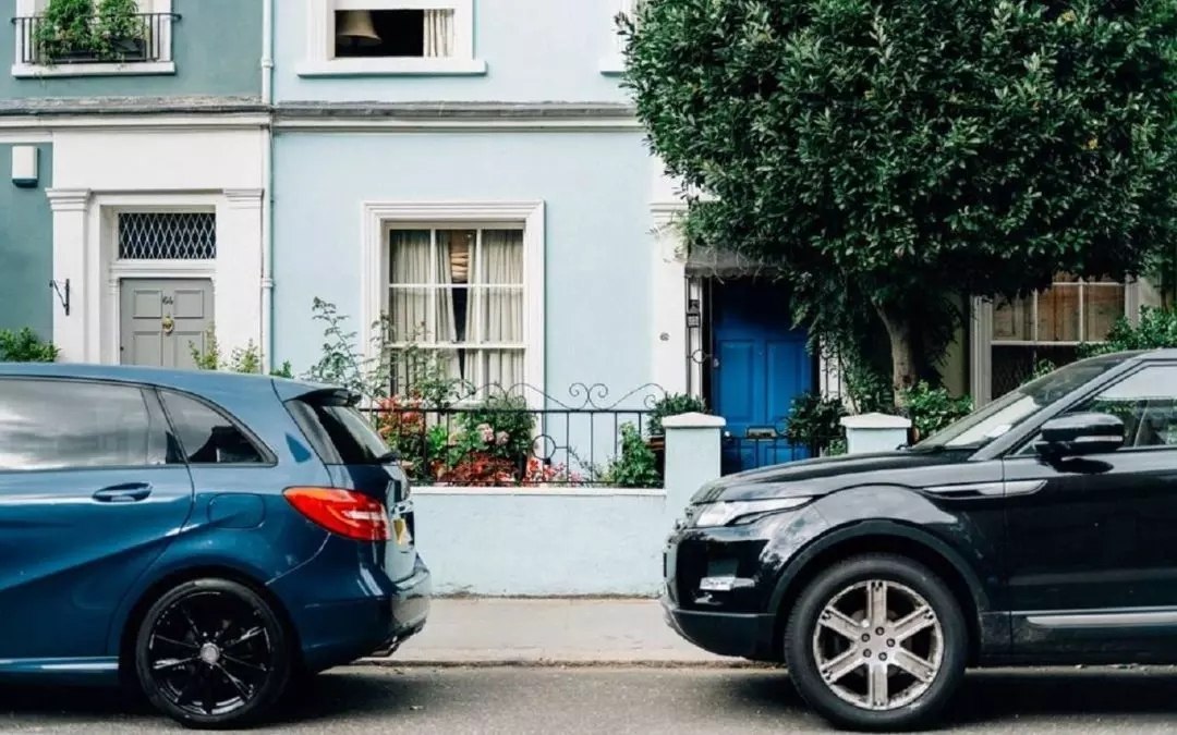 О нелегальном парковщике у ЗАГСа предупредили воронежцев