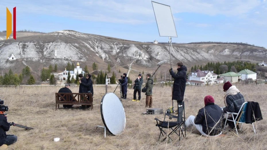 «В этом месте невероятная атмосфера»: в селе Костомарово Подгоренского района начались съемки фильма «Исповедь» с Аристархом Ливановым «В этом месте невероятная атмосфера»: в селе Костомарово Подгоренского района начались съемки фильма «Исповедь» с Аристархом Ливановым