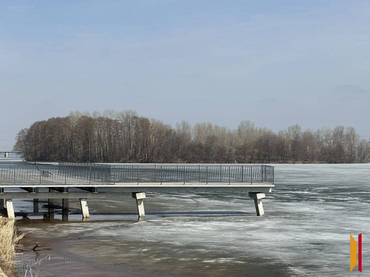 «Парящие» мосты на Петровской набережной начали разбирать «Парящие» мосты на Петровской набережной начали разбирать