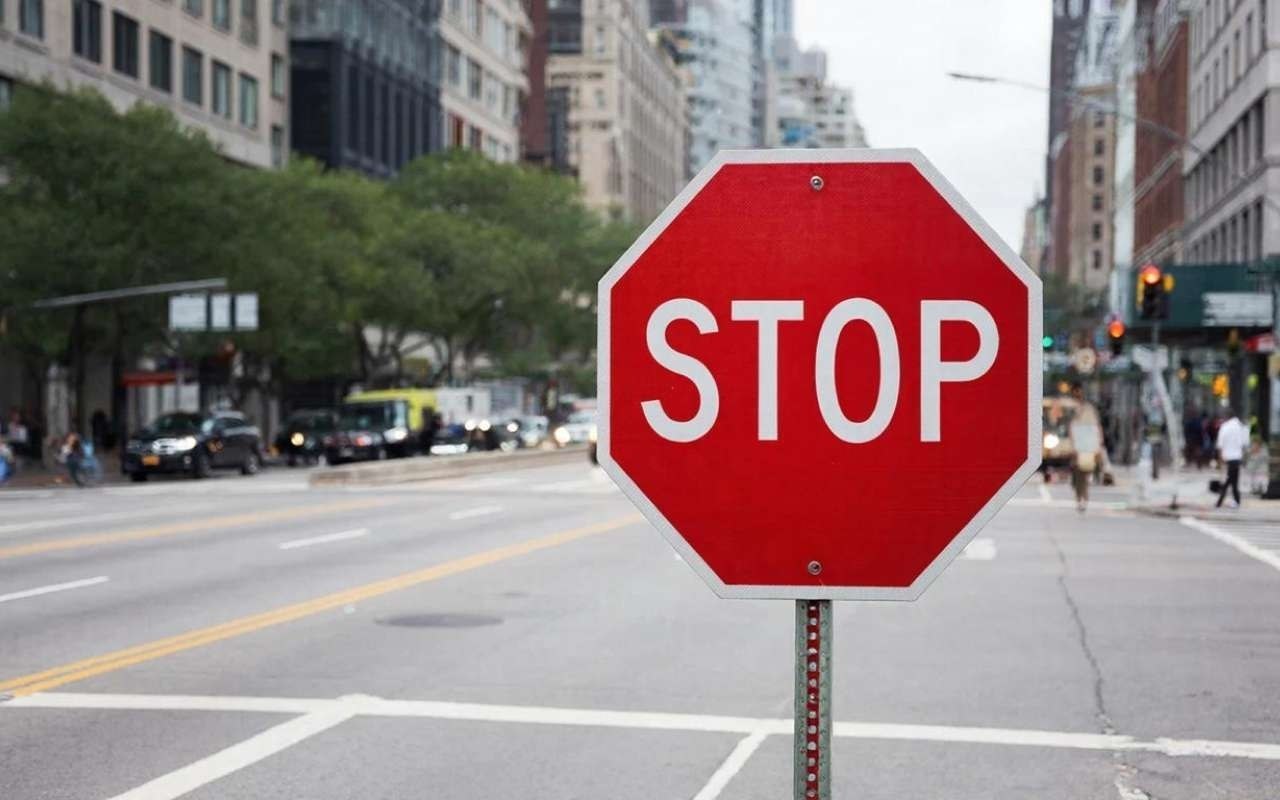 В связи с проведением матча по футболу временно перекроют движение около стадиона «Факел»