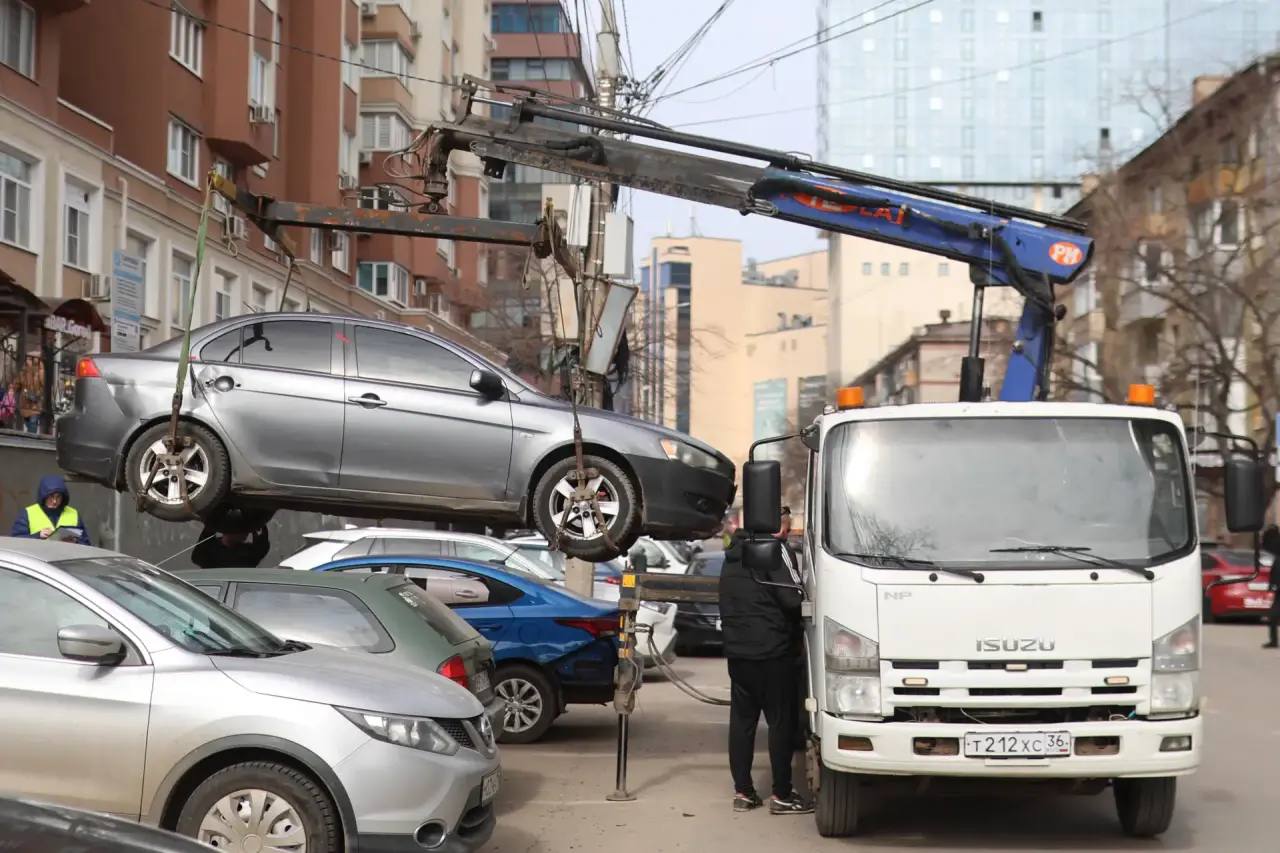В Воронеже продолжается эвакуация автомобилей со скрытыми госномерами или без них В Воронеже продолжается эвакуация автомобилей со скрытыми госномерами или без них