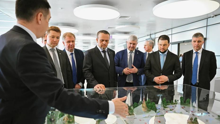 Глава Минтранса РФ Андрей Никитин осмотрел транспортную инфраструктуру в Воронеже