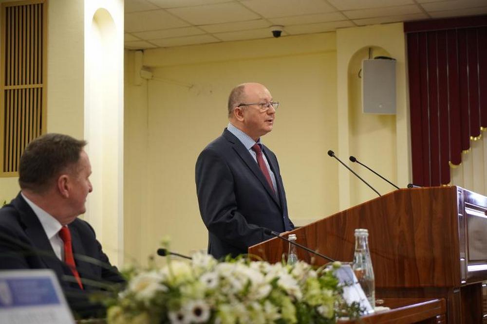 Звание «Почетный доктор ВГУ» присвоили воронежскому кардиохирургу Сергею Ковалеву Звание «Почетный доктор ВГУ» присвоили воронежскому кардиохирургу Сергею Ковалеву