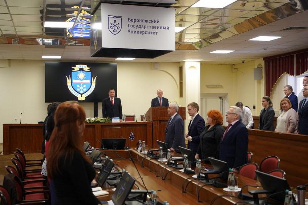 Звание «Почетный доктор ВГУ» присвоили воронежскому кардиохирургу Сергею Ковалеву Звание «Почетный доктор ВГУ» присвоили воронежскому кардиохирургу Сергею Ковалеву