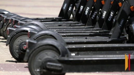 В Коминтерновском районе подростки на самокате сбили девушку