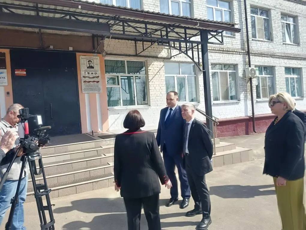 Депутат Госдумы Евгений Ревенко оценил реализацию Народной программы в Семилукском районе Депутат Госдумы Евгений Ревенко оценил реализацию Народной программы в Семилукском районе