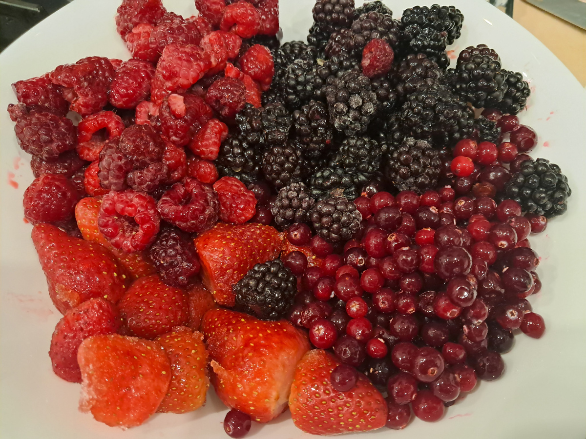 Ягоды из морозилки: Как быстро приготовить ресторанный морс