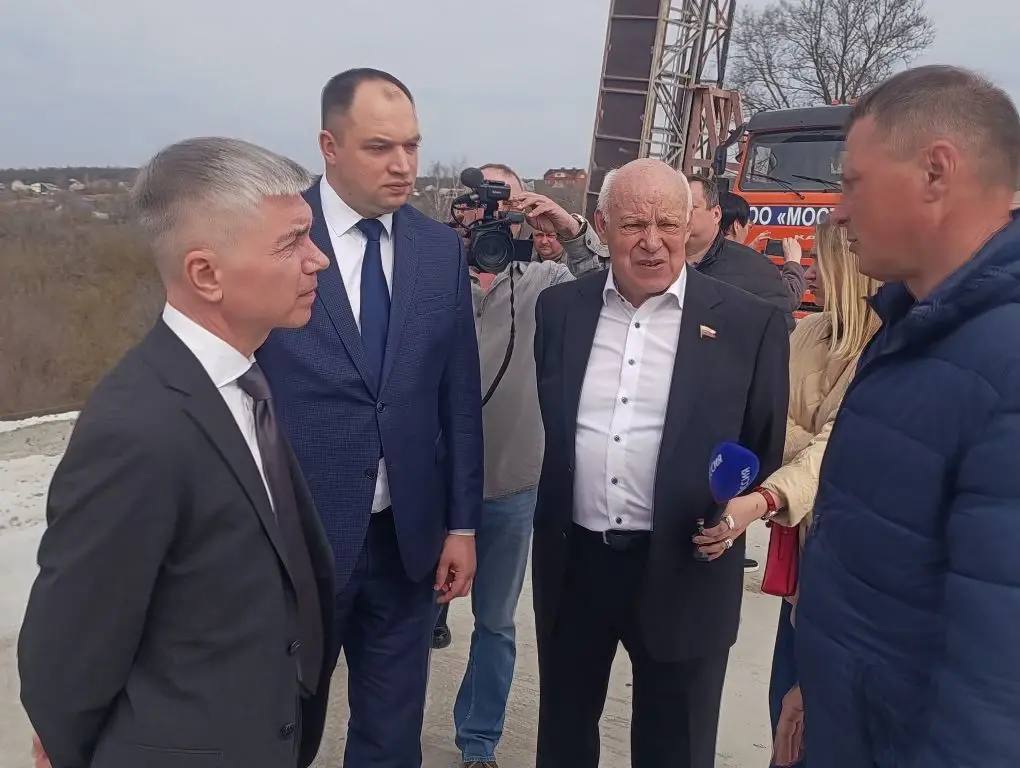 Депутат Госдумы Евгений Ревенко оценил реализацию Народной программы в Семилукском районе Депутат Госдумы Евгений Ревенко оценил реализацию Народной программы в Семилукском районе