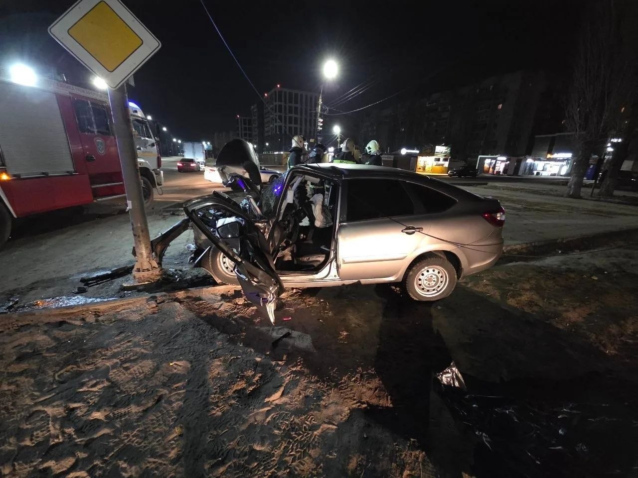 В Воронеже сотрудники полиции устанавливают обстоятельства ДТП, в котором погиб водитель В Воронеже сотрудники полиции устанавливают обстоятельства ДТП, в котором погиб водитель