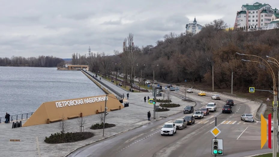У Петровской набережной планируют обустроить еще одну парковку, в том числе для туристических автобусов