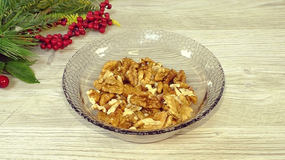 Нежная витаминная заготовка на зиму: как приготовить орехи с медом