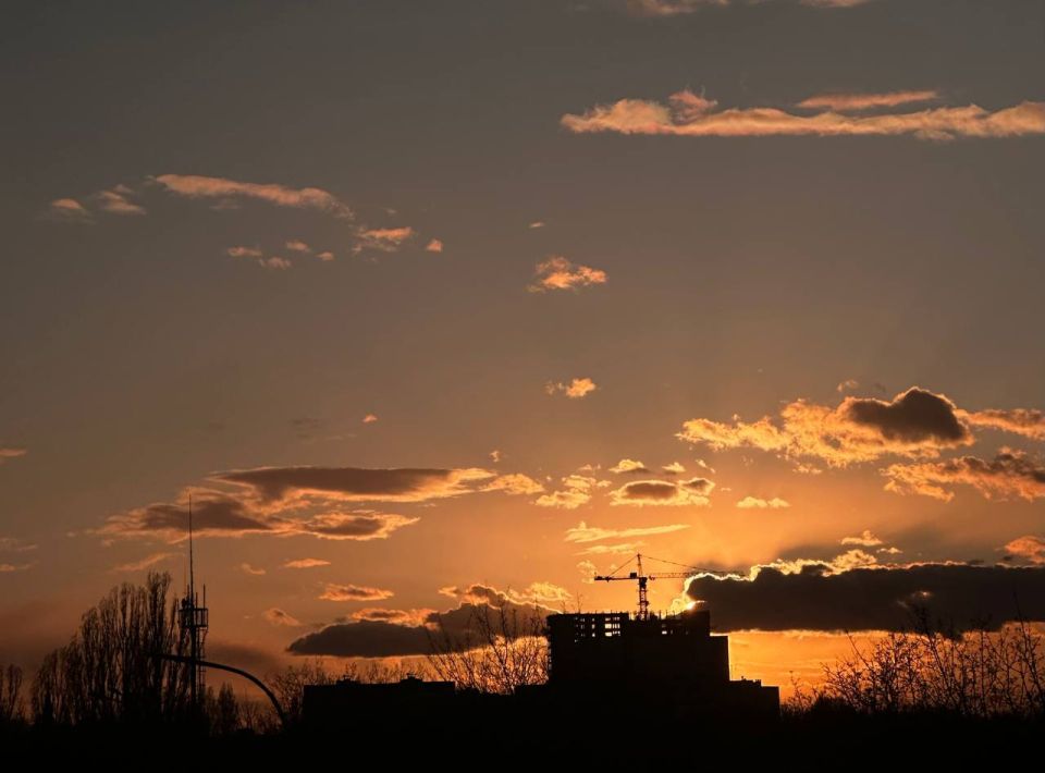 Погода 6 апреля:. Температура воздуха: днём +18, а вечером +15