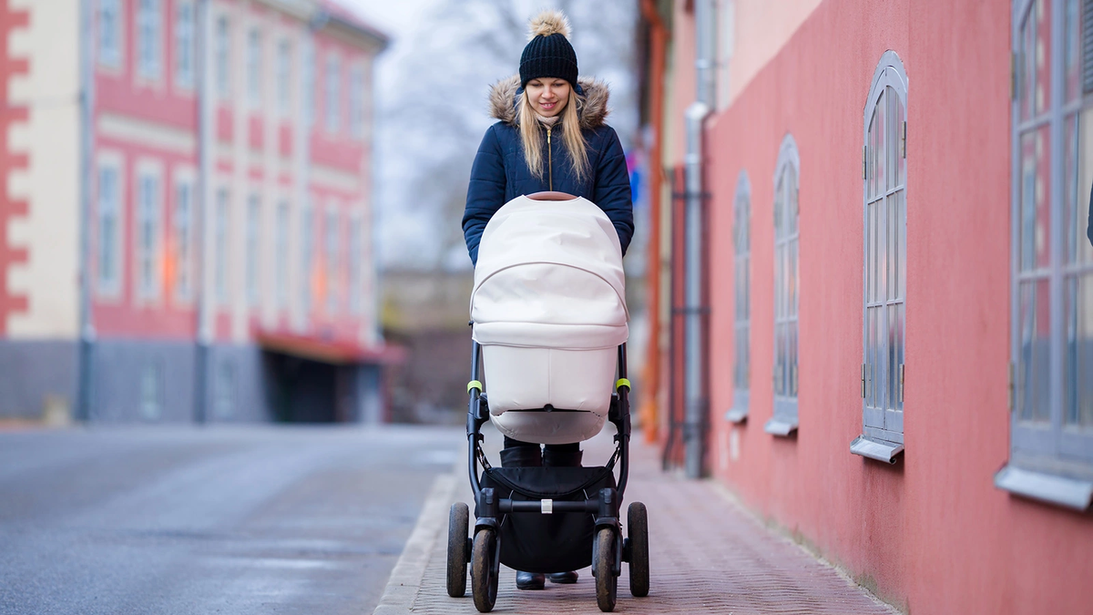 Пособия для одиноких родителей в 2026 году: что ждать и как не потерять помощь