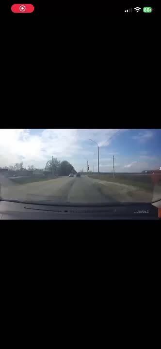 Камера засняла момент недавней аварии на повороте у Айдарово