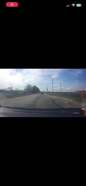 Камера засняла момент недавней аварии на повороте у Айдарово