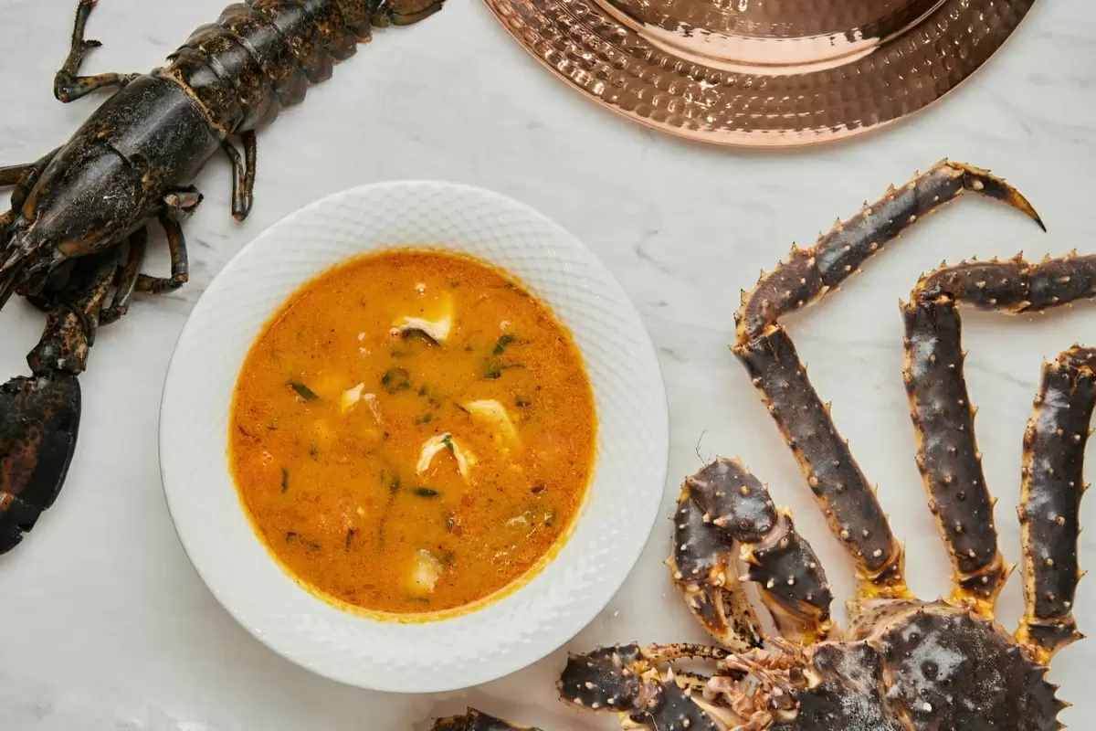 Большая уха в Atlantica: гигантская марсельская уха с лобстером и крабом за 495 ?