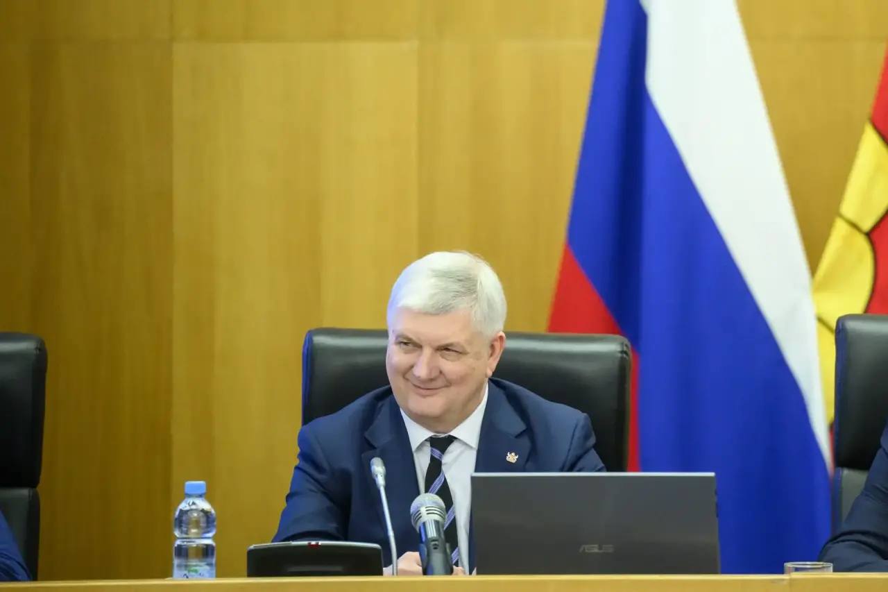 Губернатор Воронежской области Александр Гусев отчитался перед депутатами о работе за год