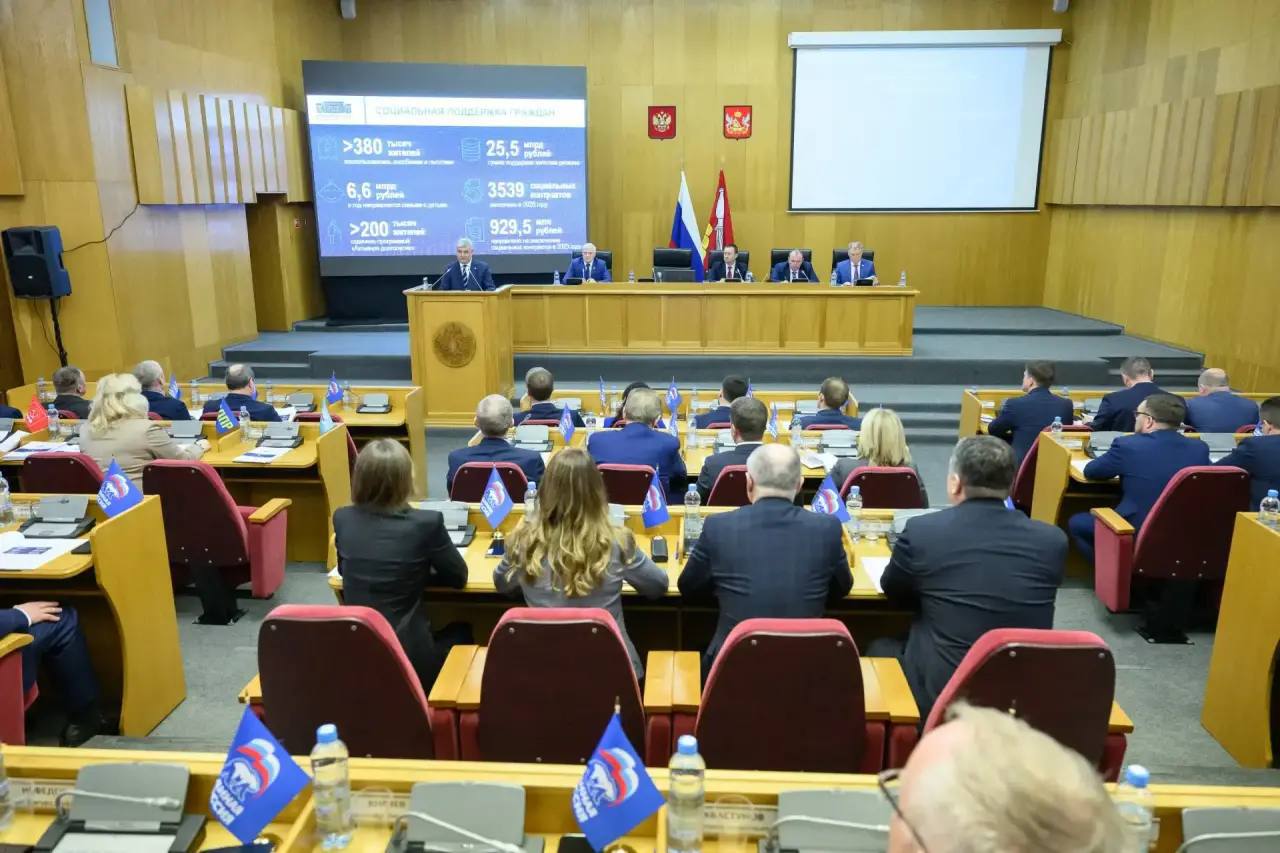 Губернатор Воронежской области Александр Гусев отчитался перед депутатами о работе за год Губернатор Воронежской области Александр Гусев отчитался перед депутатами о работе за год