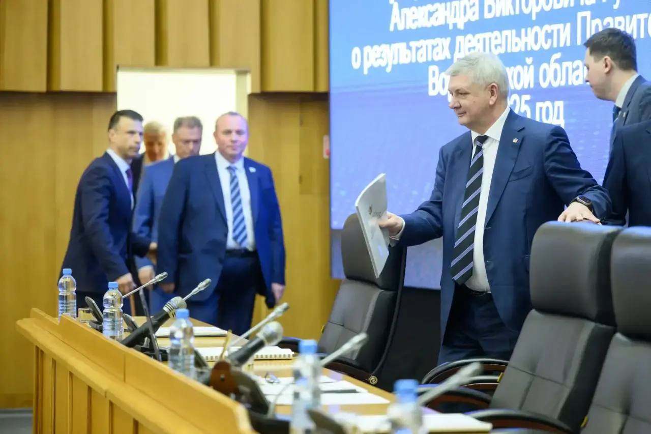 Губернатор Воронежской области Александр Гусев отчитался перед депутатами о работе за год Губернатор Воронежской области Александр Гусев отчитался перед депутатами о работе за год