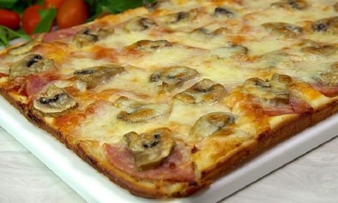 Ленивая пицца на жидком тесте: быстро и вкусно на любом столе