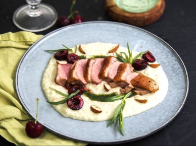 Утиная грудка с сельдерейным пюре: как создать кулинарный шедевр с черешней