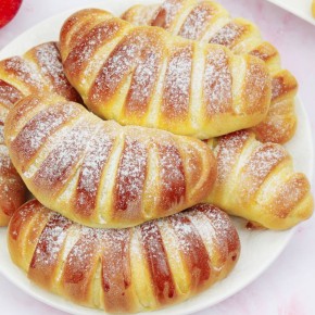Нежные яблочные рогалики: уютный десерт для осеннего чаепития