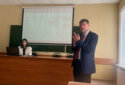 На недавнем заседании Молодежного совета при Воронежской городской Думе, спикер Андрей Александрович Дьяченко назвал информационную войну актуальной проблемой современности, представляющей серьезную угрозу, для молодых людей...