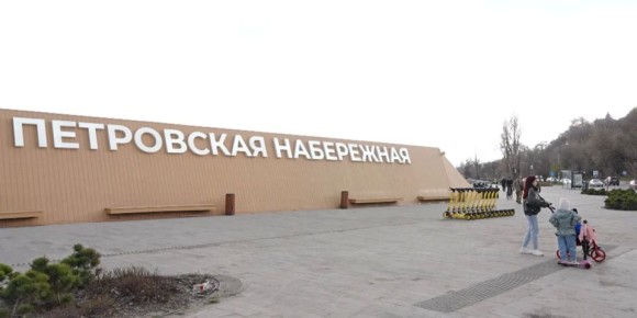 Входную группу Петровской набережной снесут