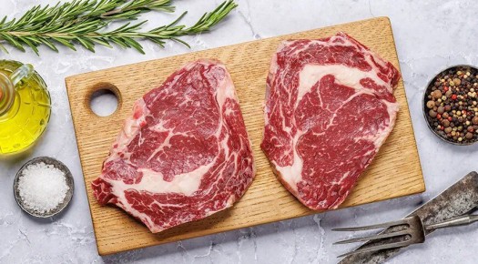 Как выбрать идеальное мясо для гриля: секреты маринования и жарки