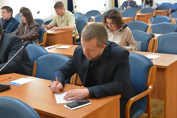 Активисты Молодежного совета при Воронежской городской Думе приняли участие в формировании народной программы «Единой России» Активисты Молодежного совета при Воронежской городской Думе приняли участие в формировании народной программы «Единой России»