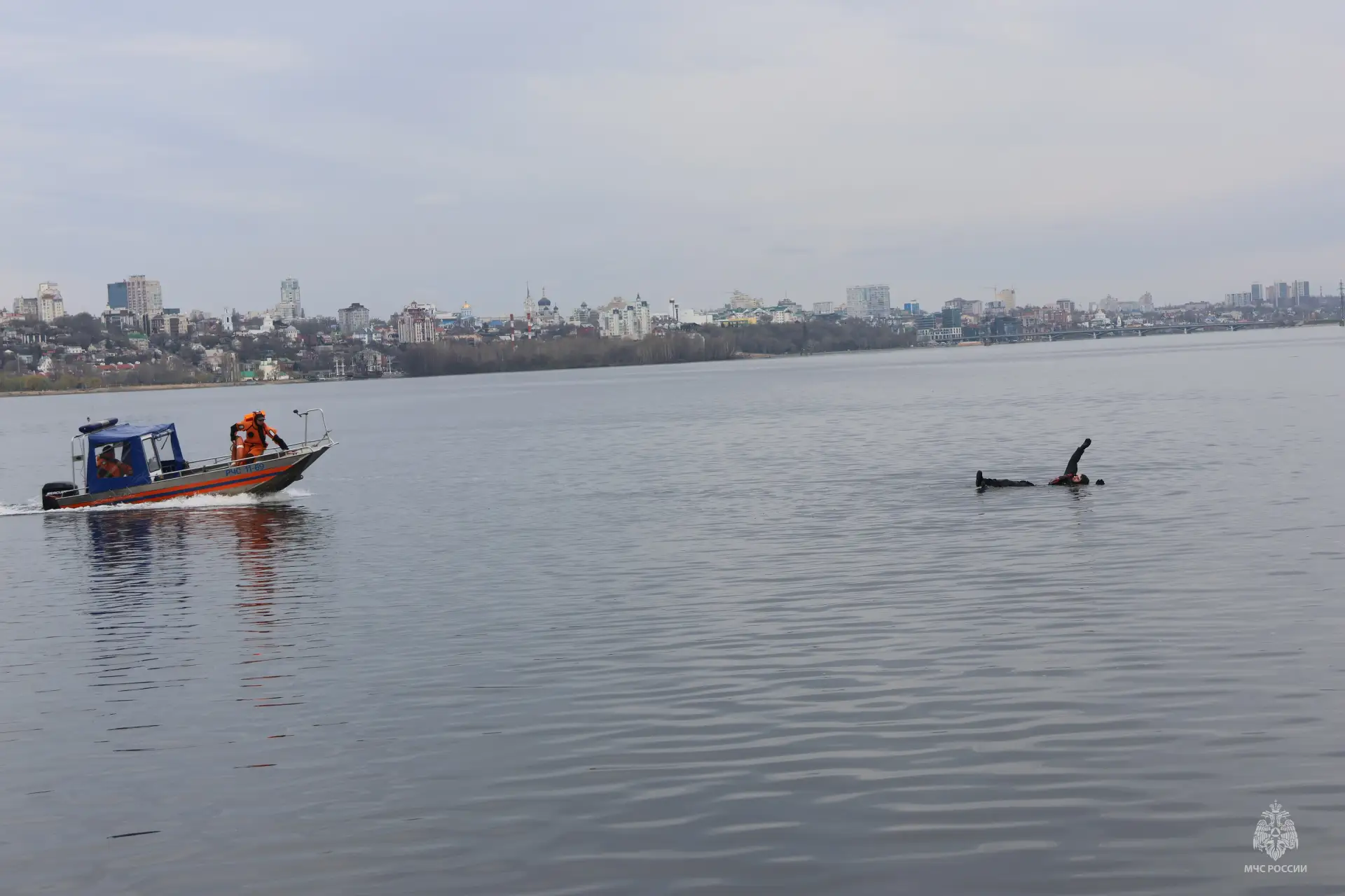 16 апреля на базе Государственной инспекции по маломерным судам Воронежской области состоялось практическое занятие по оказанию помощи тонущему человеку 16 апреля на базе Государственной инспекции по маломерным судам Воронежской области состоялось практическое занятие по оказанию помощи тонущему человеку
